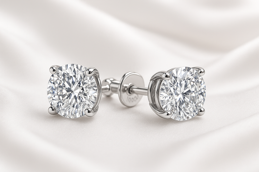 Certified diamond stud earrings in 18KT white gold, ideal for weddings or parties.