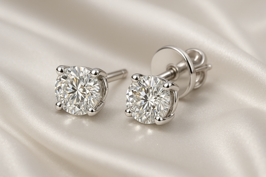 Certified diamond stud earrings in 18KT white gold, ideal for weddings or parties.