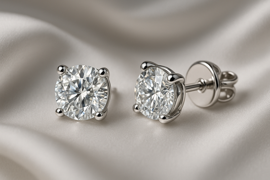 Certified diamond stud earrings in 18KT white gold, ideal for weddings or parties.