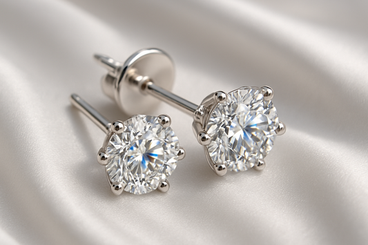 Certified diamond stud earrings in 18KT white gold, ideal for weddings or parties.