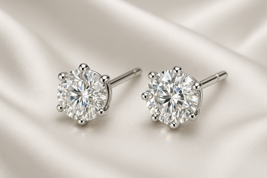 Certified diamond stud earrings in 18KT white gold, ideal for weddings or parties.
